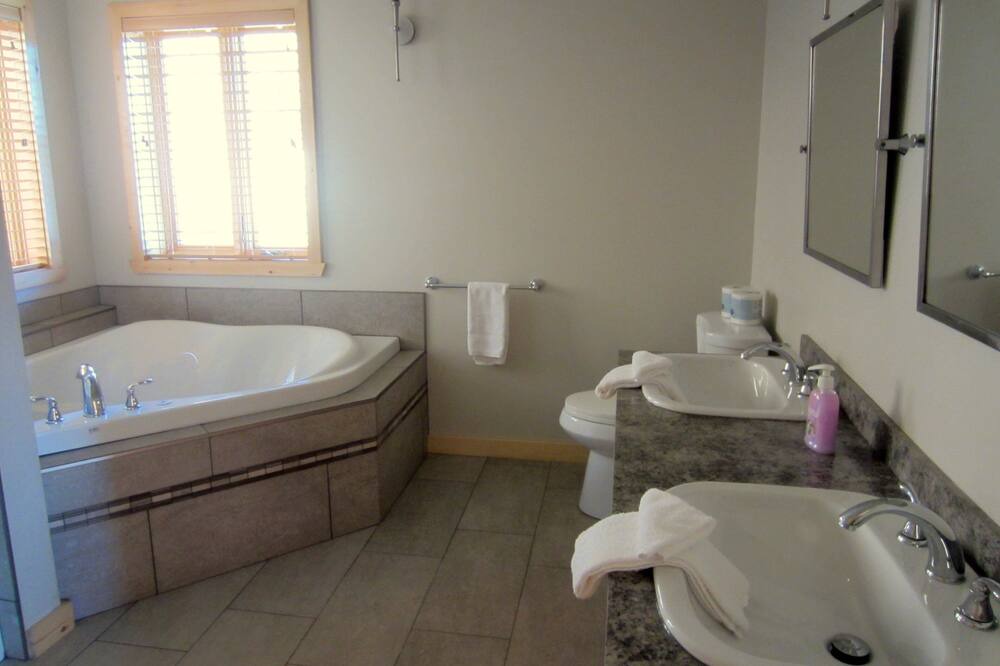Photo of Bathroom in Sainte-Agathe-des-Monts