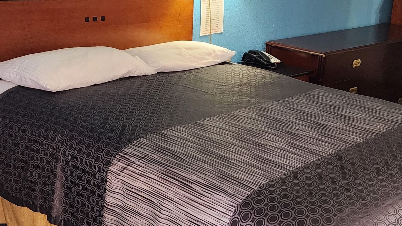 Photo of Bedroom in Elmwood Area