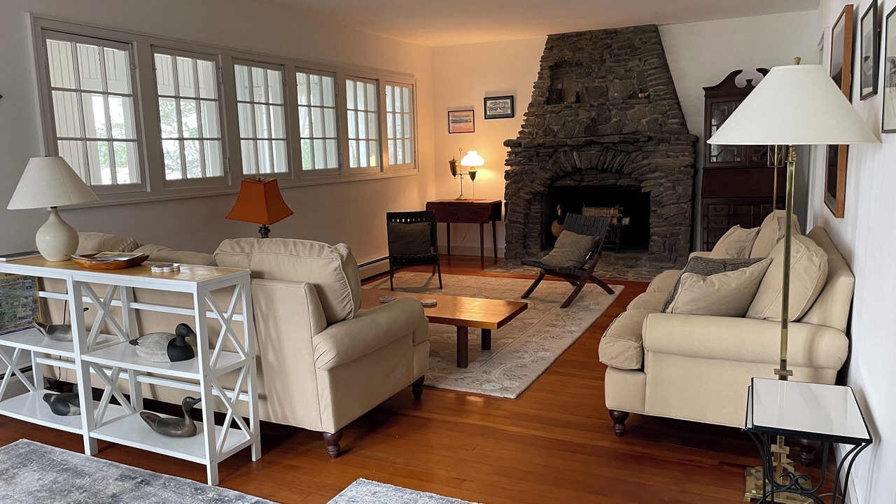 Photo of Livingroom in Shelburne