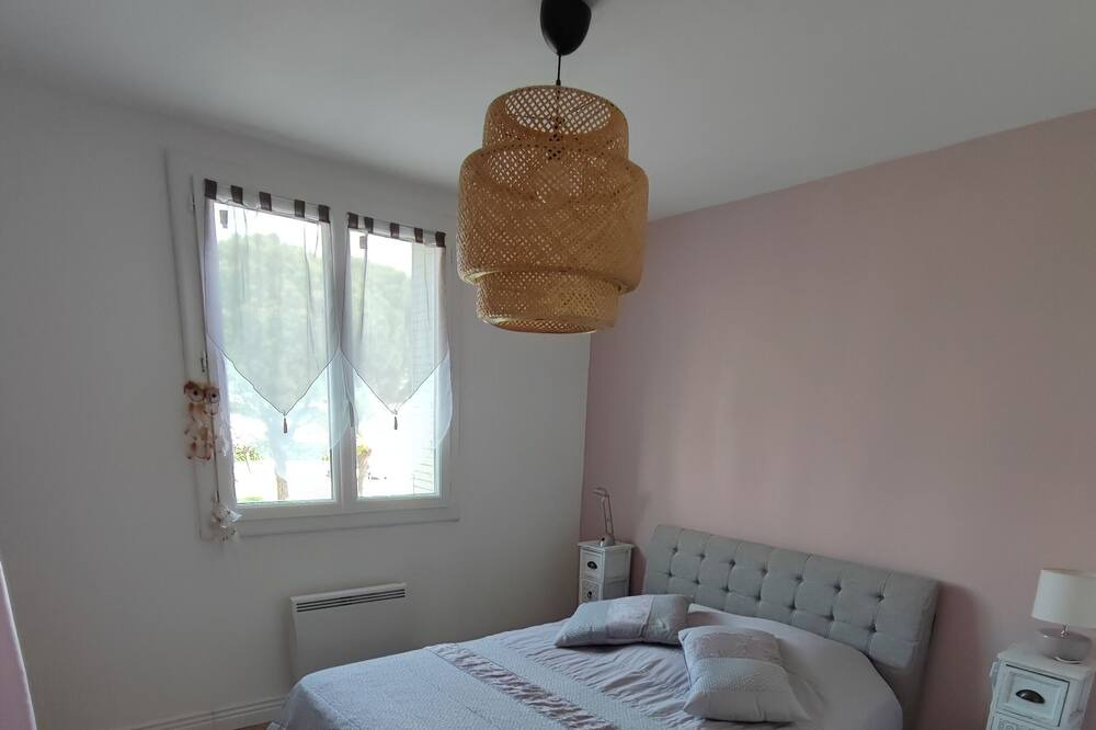 Photo of Bedroom in Le Pontet