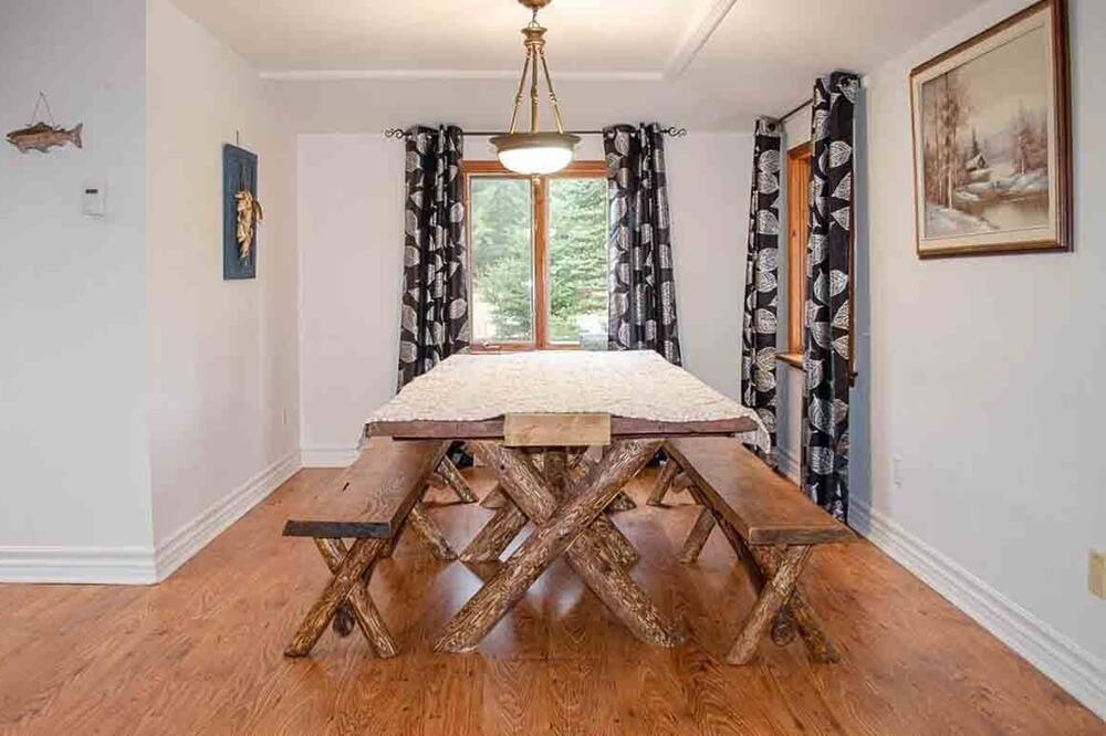 Photo of Livingroom in Irondale