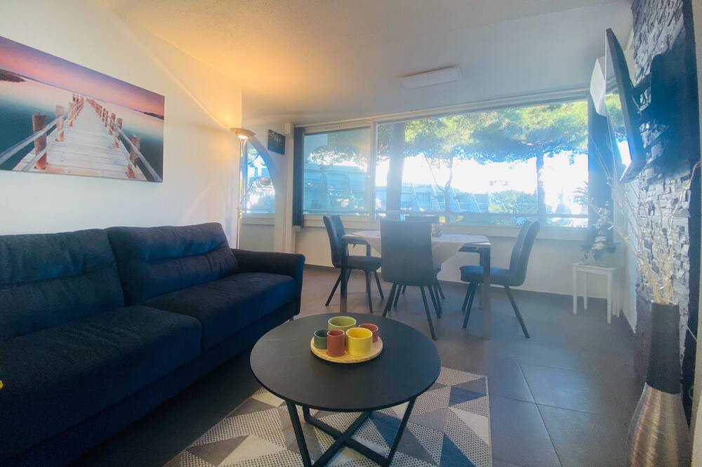 Photo of Livingroom in Le Grau-Du-Roi