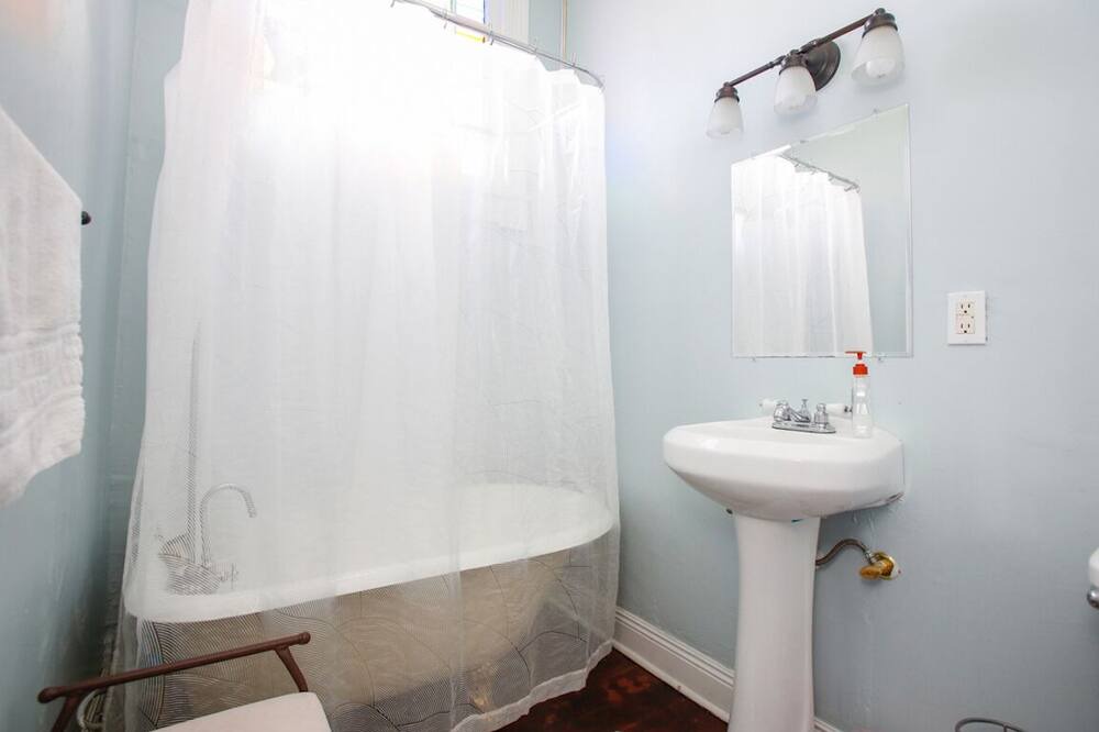 Photo of Bathroom in Esplanade Ridge