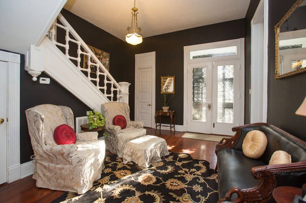 Photo of Livingroom in Esplanade Ridge
