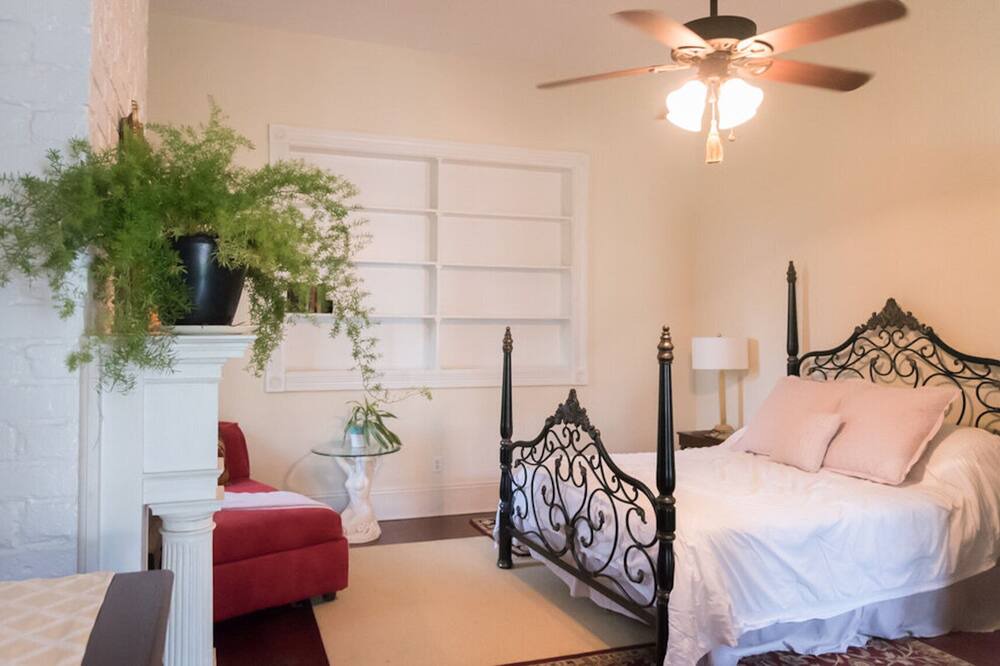 Photo of Bedroom in Esplanade Ridge