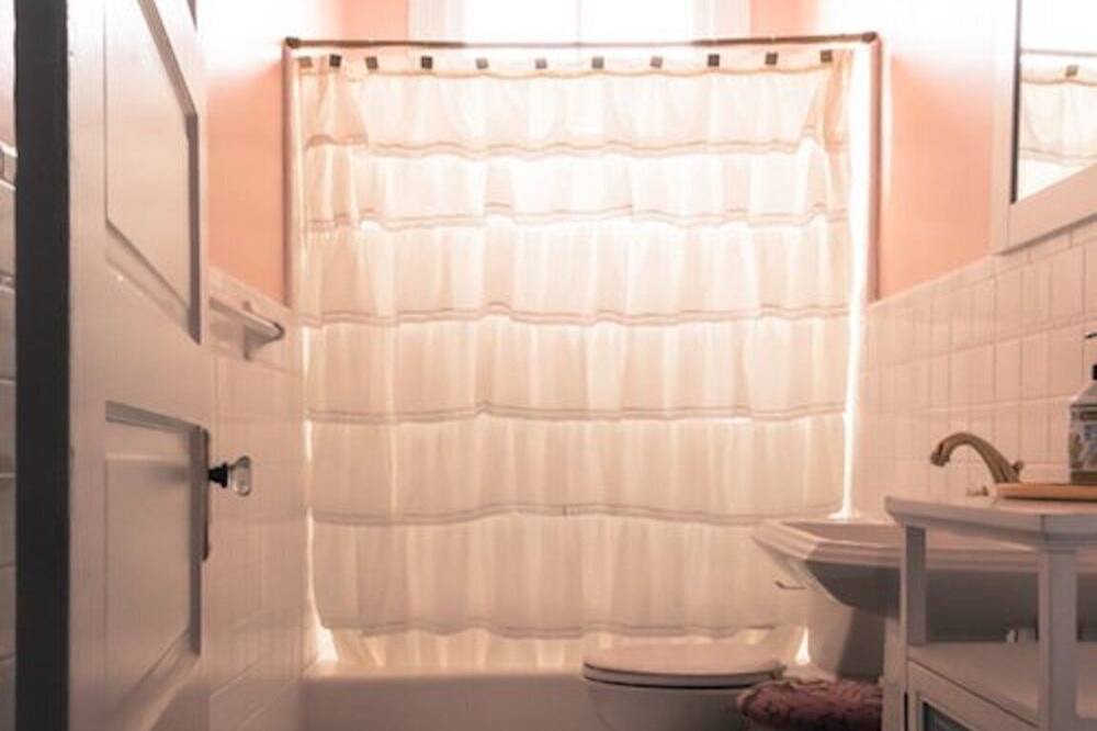 Photo of Bathroom in Esplanade Ridge