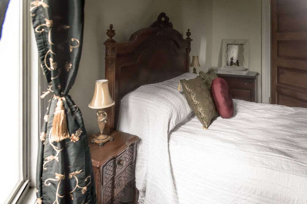 Photo of Bedroom in Esplanade Ridge