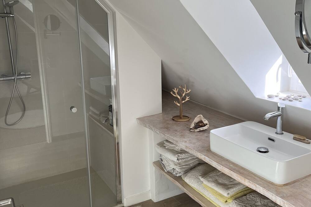 Photo of Bathroom in Quemper-Guezennec