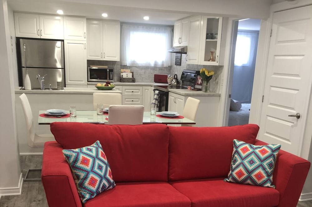 Photo of Livingroom in Laval-des-Rapides