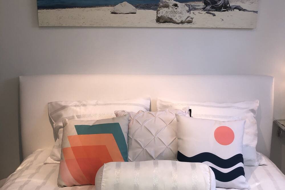 Photo of Livingroom in Laval-des-Rapides