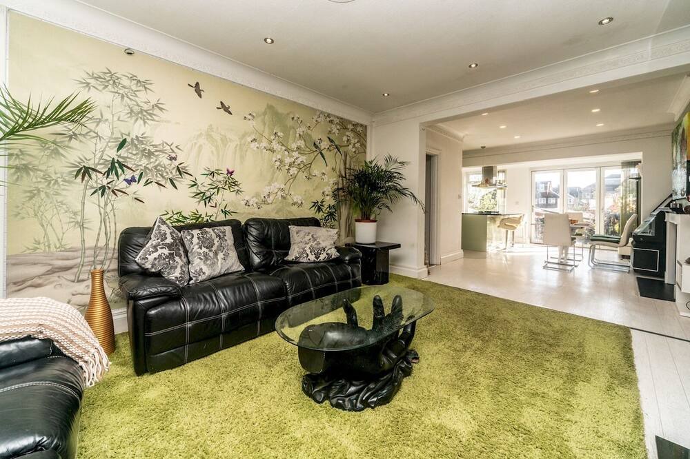 Photo of Livingroom in New Eltham