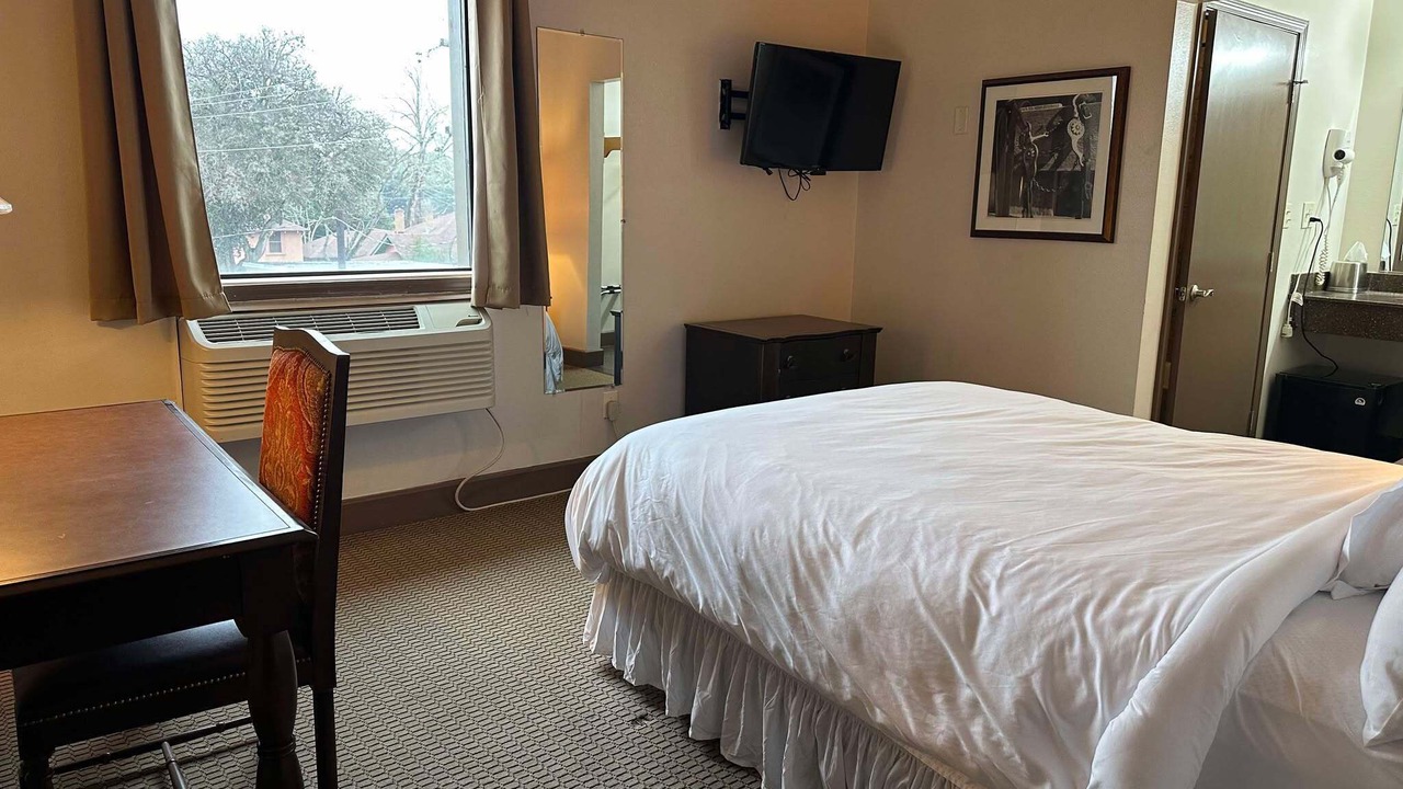 Photo of Bedroom in Gonzales
