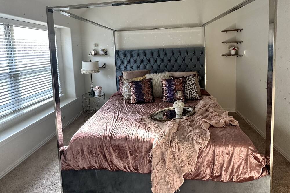 Photo of Bedroom in Iowa Colony