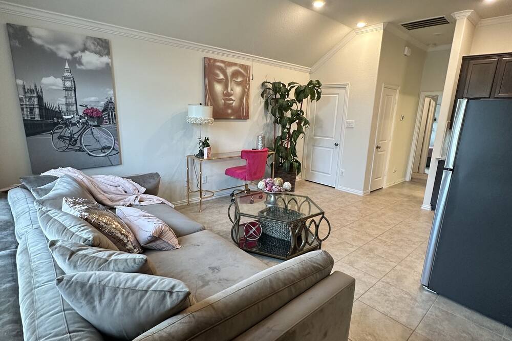 Photo of Livingroom in Iowa Colony