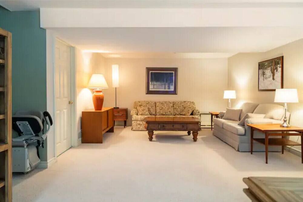 Photo of Livingroom in Pelham