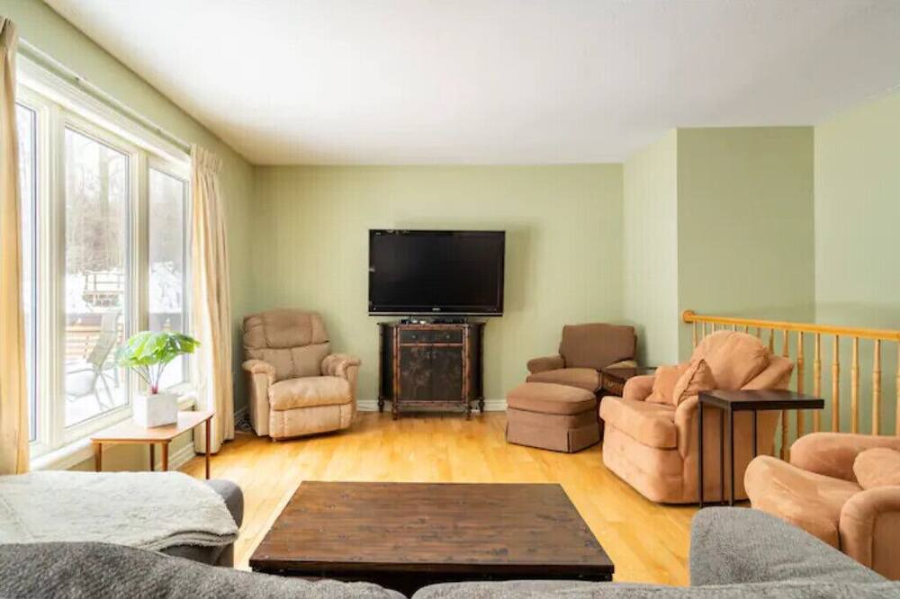 Photo of Livingroom in Pelham