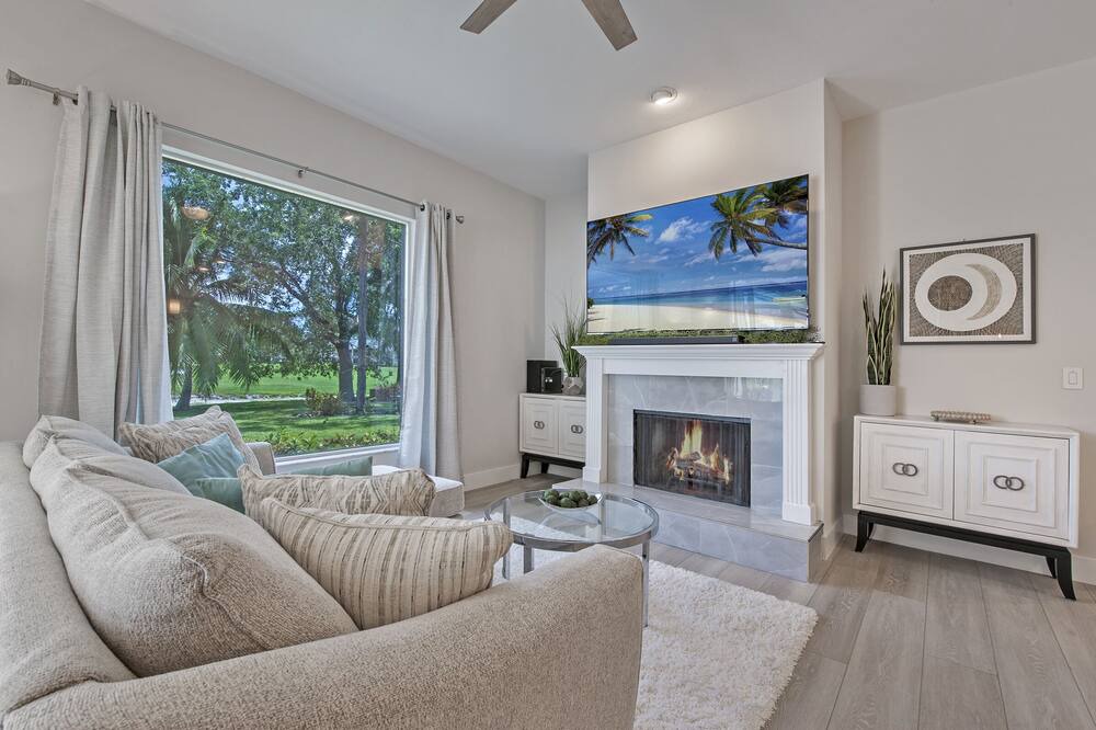 Photo of Livingroom in Lely Golf Estates