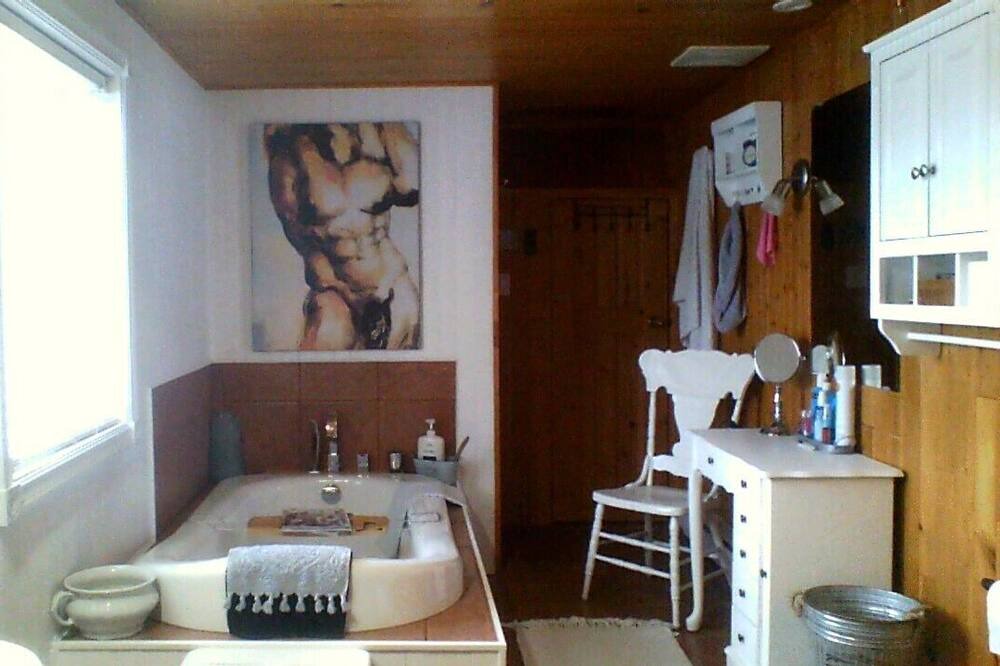 Photo of Bathroom in Jonquiere