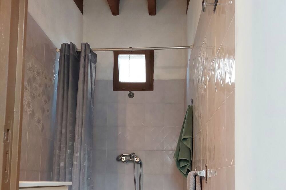 Photo of Bathroom in Pia