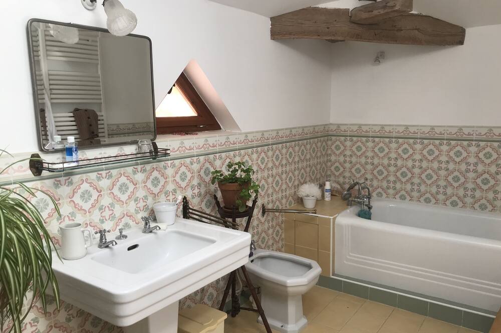 Photo of Bathroom in Montastruc