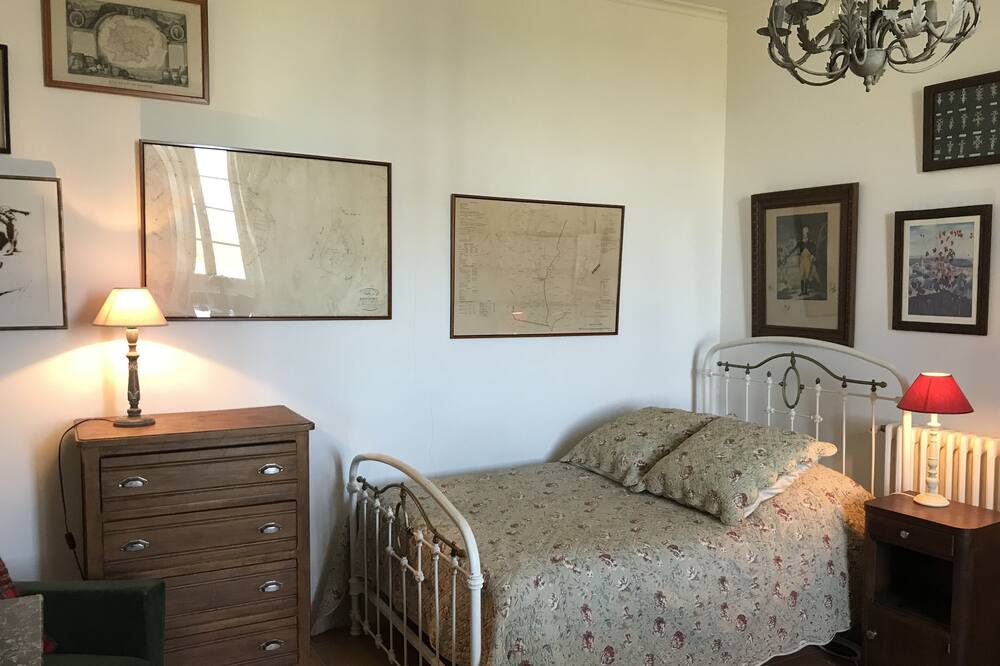 Photo of Bedroom in Montastruc