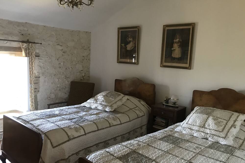 Photo of Bedroom in Montastruc