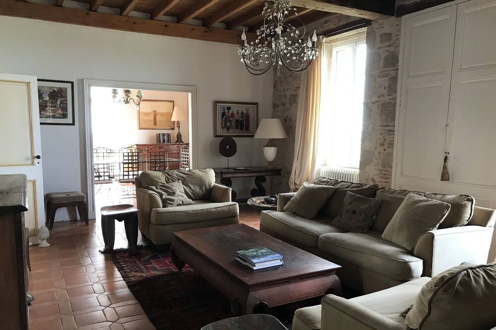 Photo of Livingroom in Montastruc