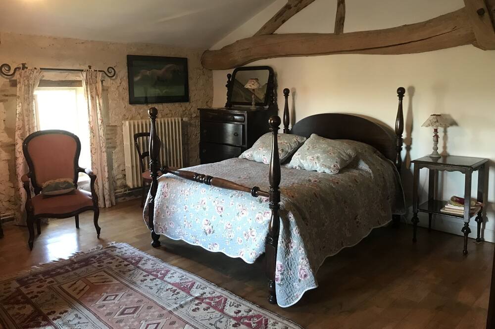 Photo of Bedroom in Montastruc