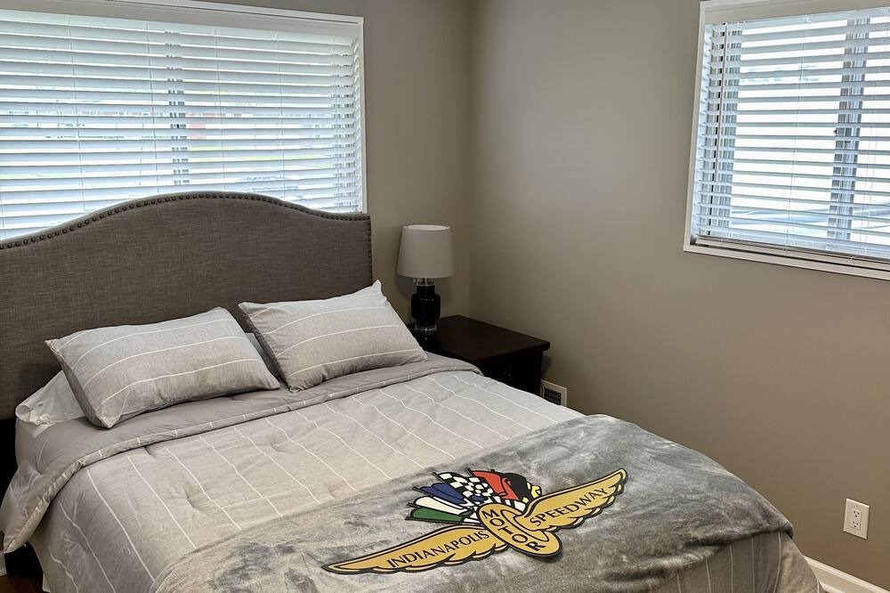 Photo of Bedroom in Speedway