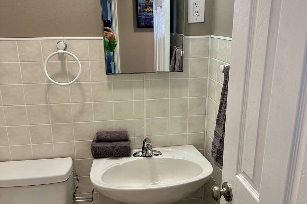 Photo of Bathroom in Speedway