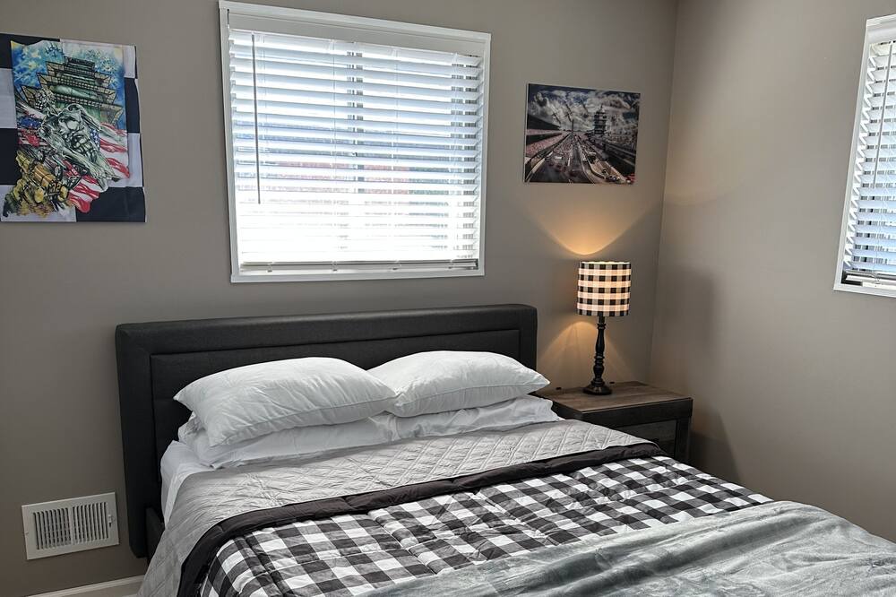 Photo of Bedroom in Speedway