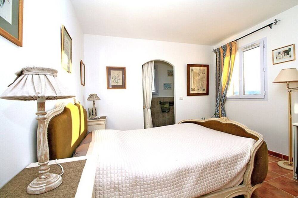 Photo of Bedroom in Tanneron