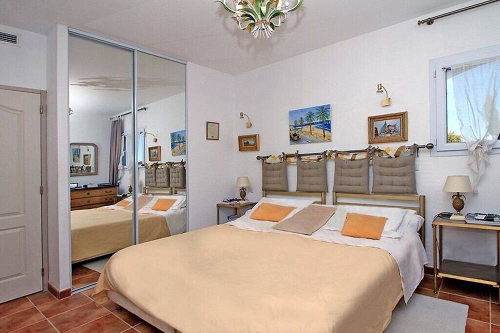 Photo of Bedroom in Tanneron