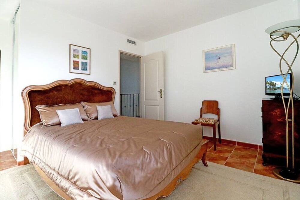 Photo of Bedroom in Tanneron