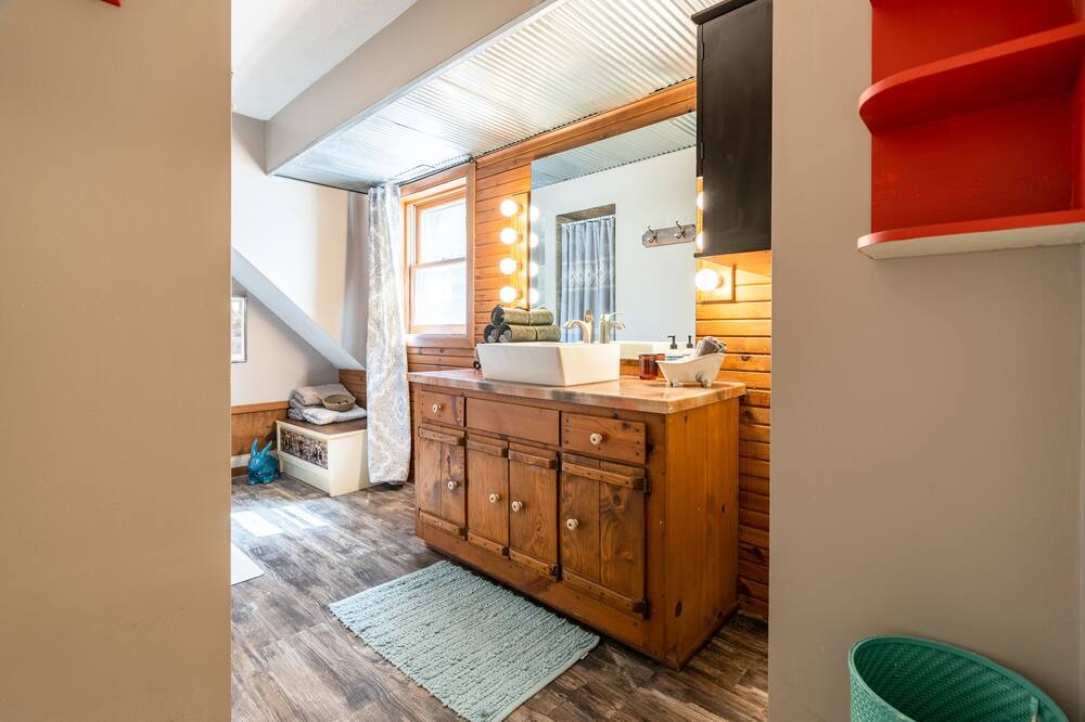 Photo of Bathroom in Linn Creek