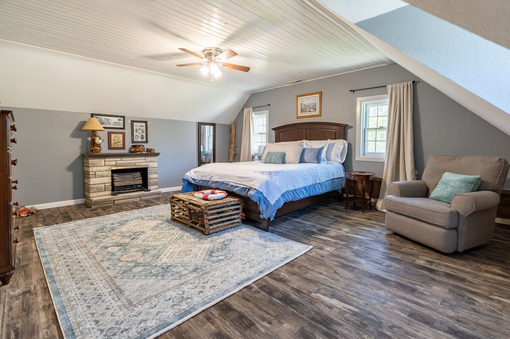 Photo of Bedroom in Linn Creek