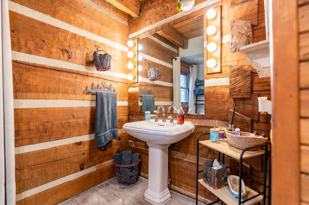 Photo of Bathroom in Linn Creek