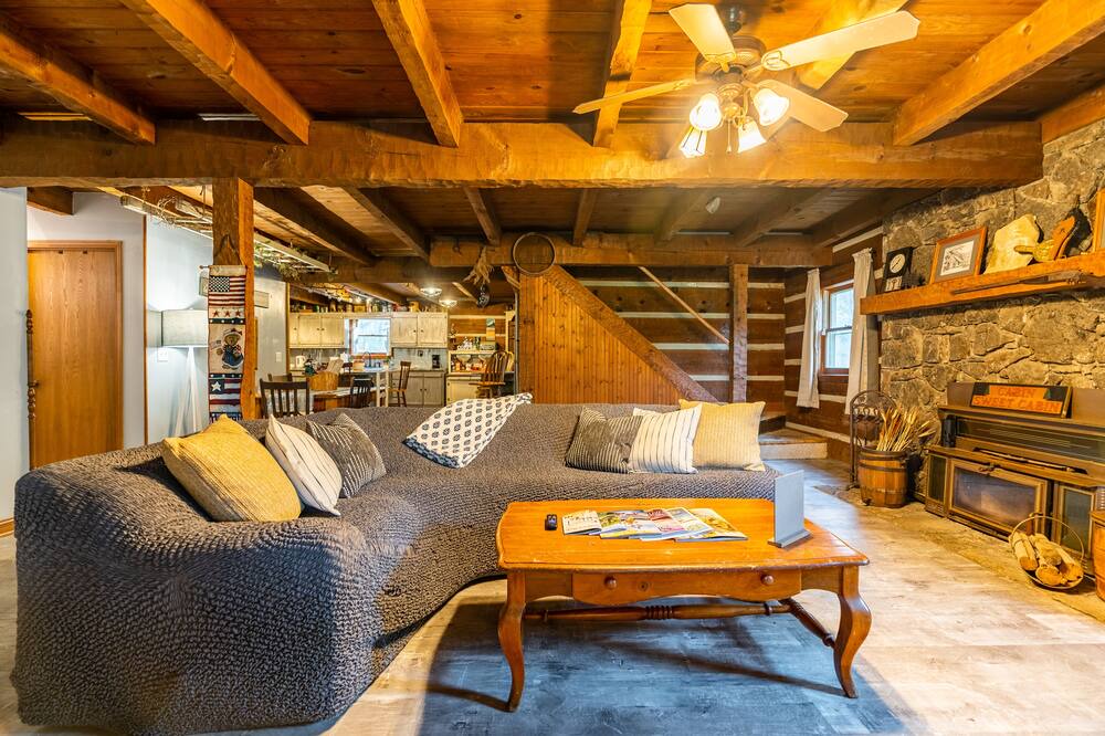 Photo of Livingroom in Linn Creek