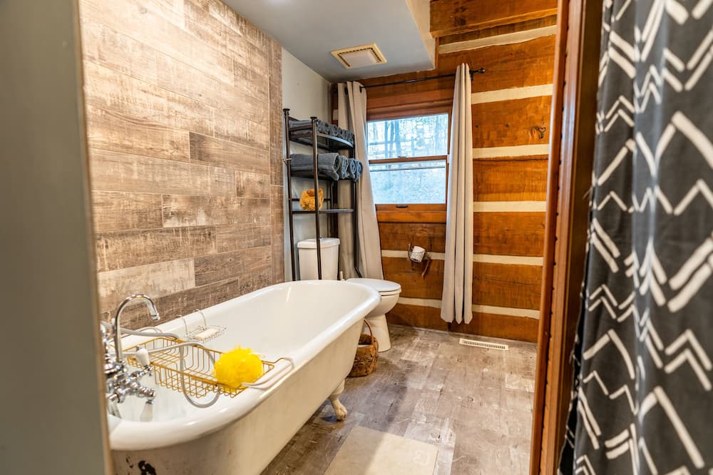 Photo of Bathroom in Linn Creek