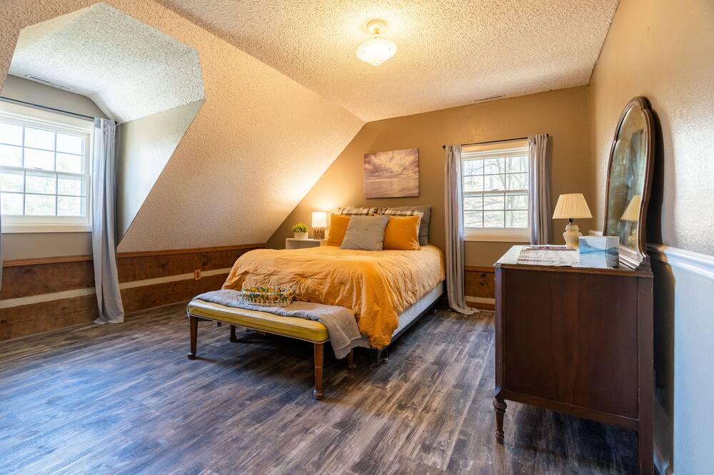 Photo of Bedroom in Linn Creek