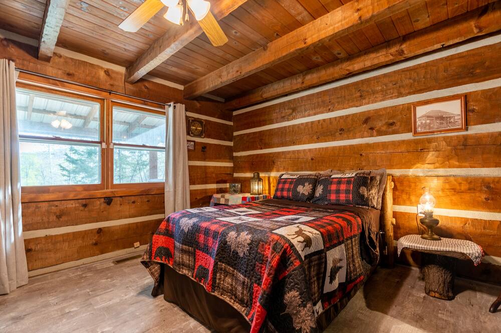 Photo of Bedroom in Linn Creek