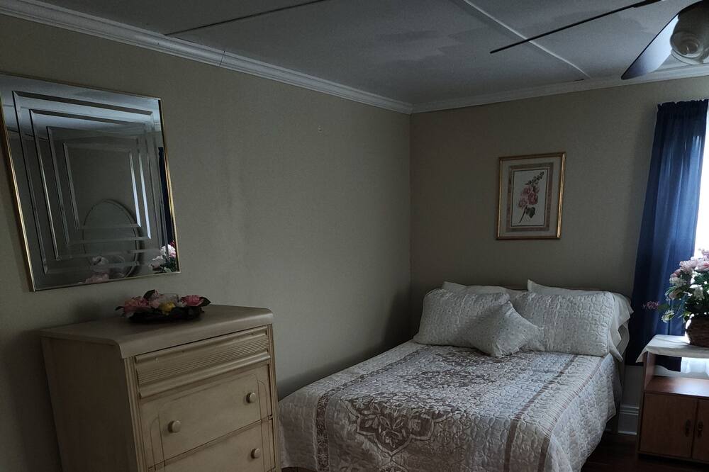 Photo of Bedroom in Traphill