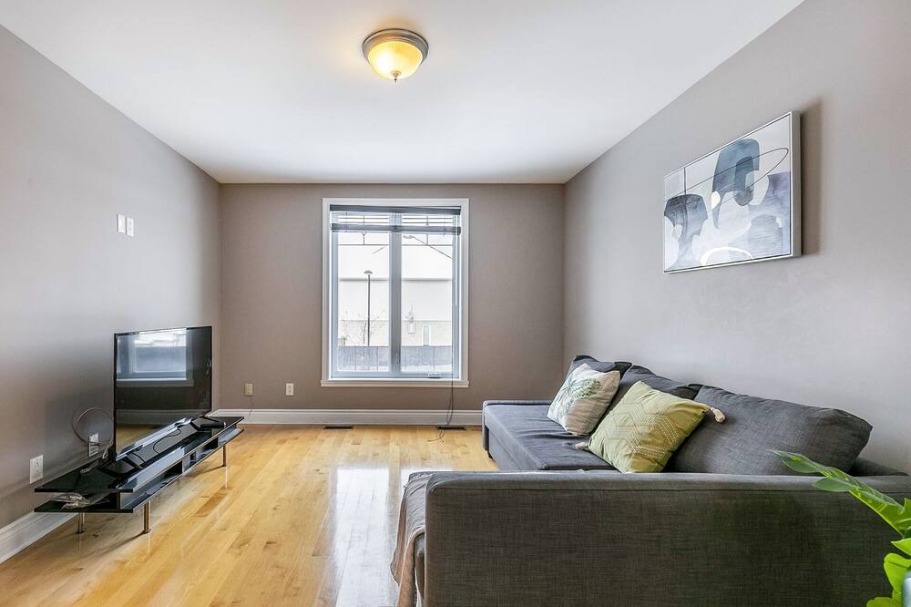 Photo of Livingroom in Brossard
