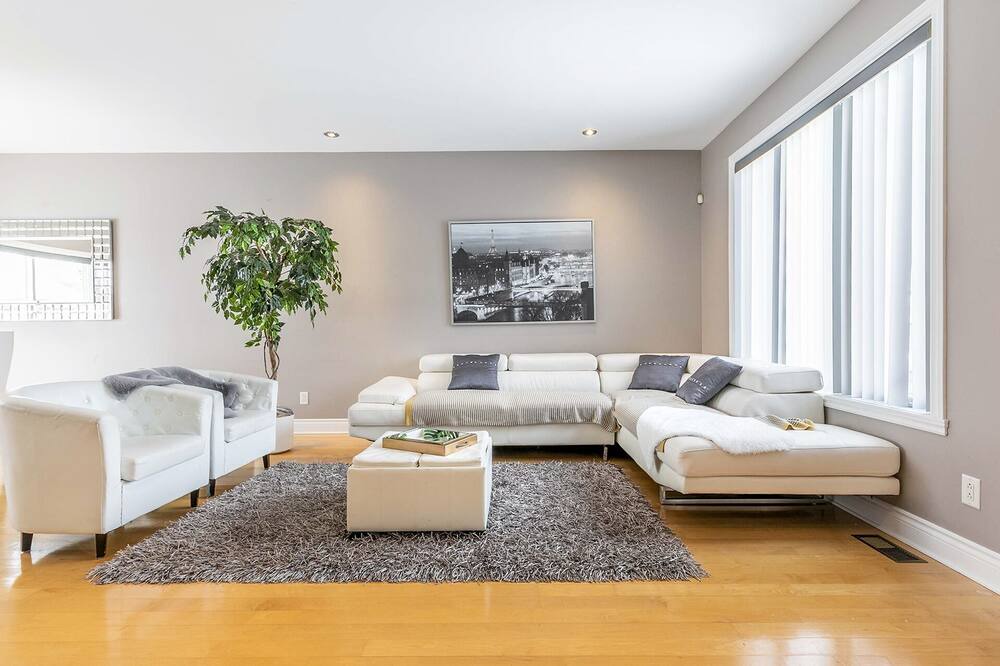 Photo of Livingroom in Brossard
