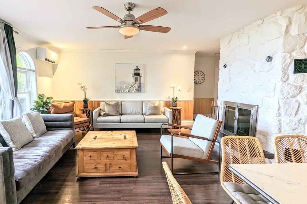 Photo of Livingroom in Gravenhurst