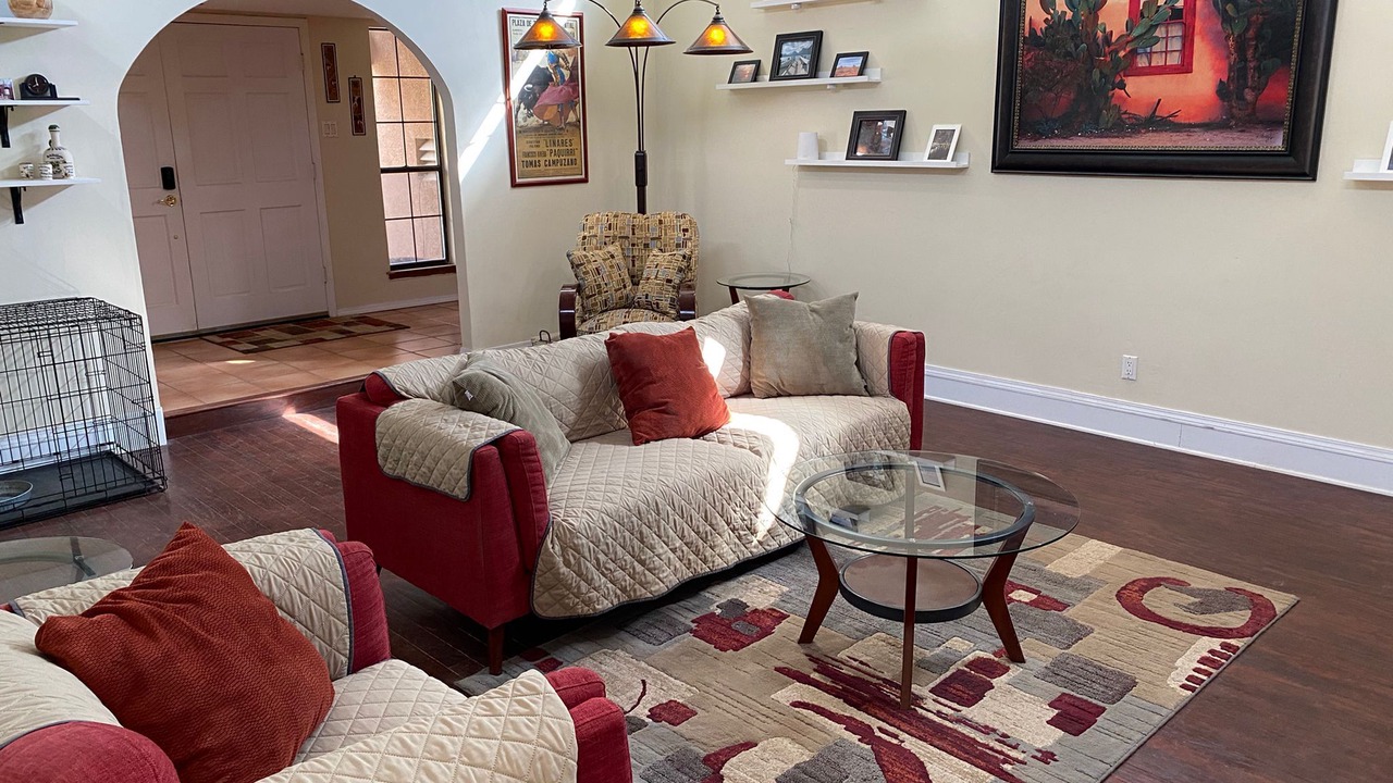 Photo of Livingroom in Glenwood Hills