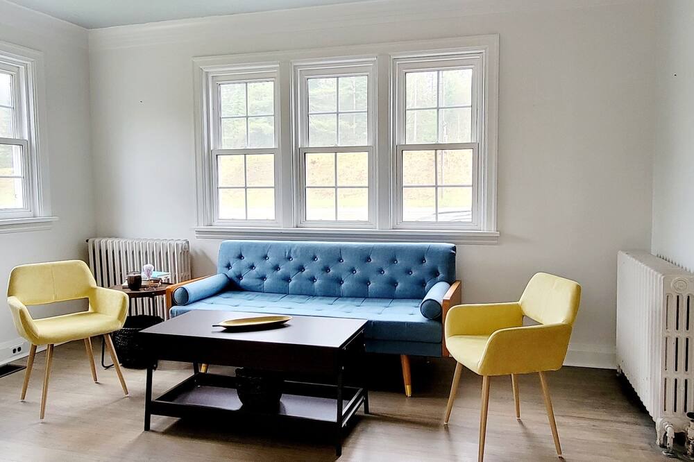 Photo of Livingroom in Bancroft