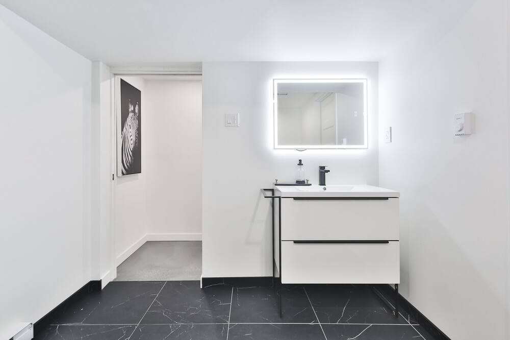 Photo of Bathroom in Fabreville