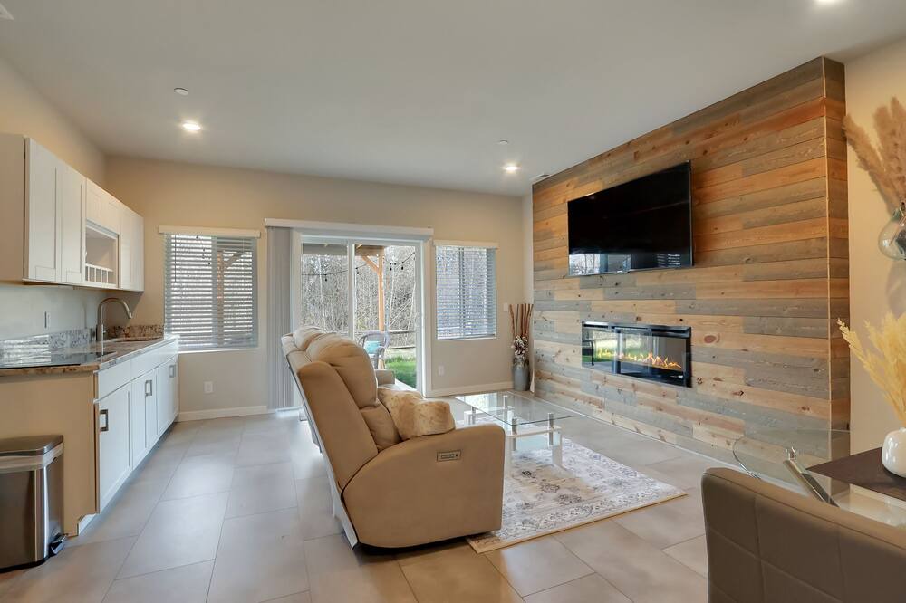 Photo of Livingroom in Bonney Lake