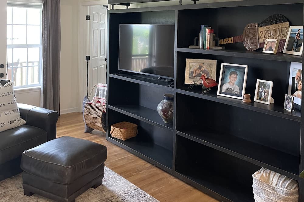 Photo of Livingroom in Dickson